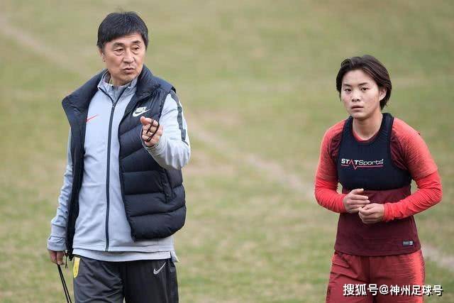 他不顾一切和学生结婚，又因生二胎丢掉饭碗，二胎长大赚千亿回报